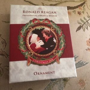 🎄2006 14kt Gold Framed Nancy Reagan Ornament- 692 $30 or $25 w/ offer